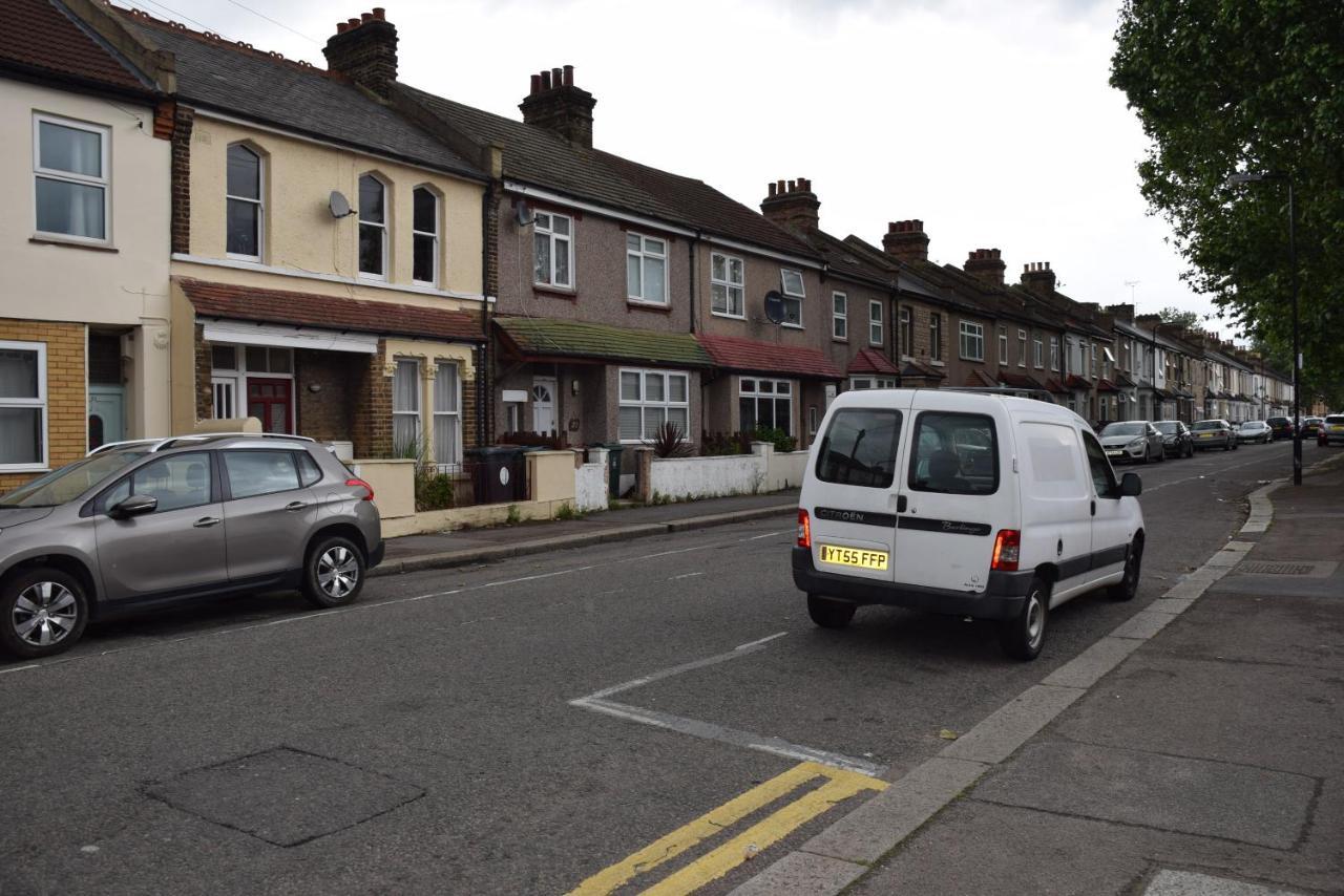 Two Bedroom Flat St Andrews Road Londres Exterior foto